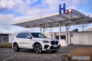 BMWが燃料電池実験車両「BMW iX5 Hydrogen」の実証実験を日本で開始