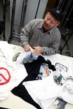 嫌煙モチーフから家族の肖像まで、誰が着るかわからないTシャツにこそ古着の面白さはある──連載：古着バイヤー・栗原道彦の「古着大学校」 Vol.3