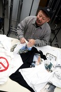 嫌煙モチーフから家族の肖像まで、誰が着るかわからないTシャツにこそ古着の面白さはある──連載：古着バイヤー・栗原道彦の「古着大学校」 Vol.3