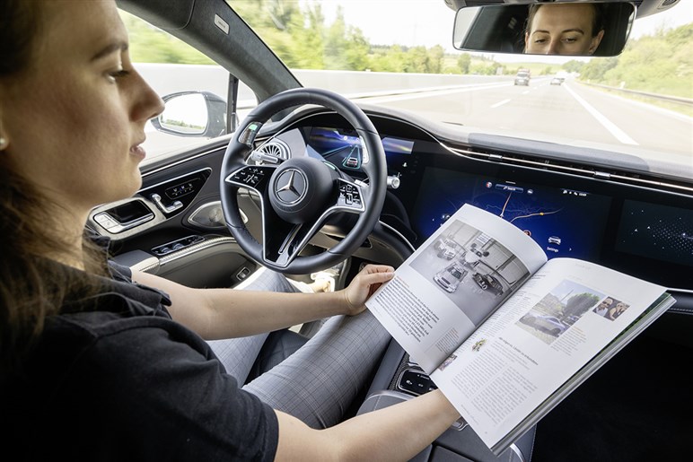 【勘違いしてない？】一般道での「自動運転」が“絶対にない”と言い切れる理由。機能の過信で重大事故に繋がる危険も