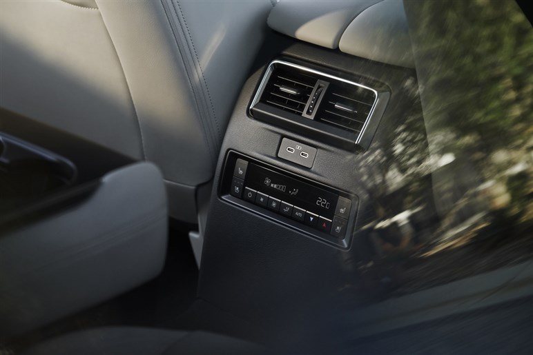 【実際どうなの？】マツダ「CX-80」オーナーの声…乗り心地は“かなり高評価”も、不満はデジタル機能に集中