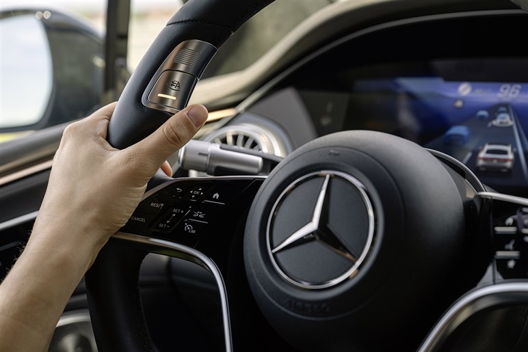 【勘違いしてない？】一般道での「自動運転」が“絶対にない”と言い切れる理由。機能の過信で重大事故に繋がる危険も