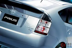 新車当時189万円！ トヨタの「めちゃ安いプリウス」がスゴい！ 超シンプル装備にボディカラー3色のみの！ 異例の“新旧併売”でライバルに対抗した「EX」とは！