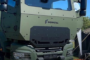 8輪駆動で重装甲！ドイツのMANトラックベースに“新型軍用仕様”が公開される モジュール式で様々な状況に対応
