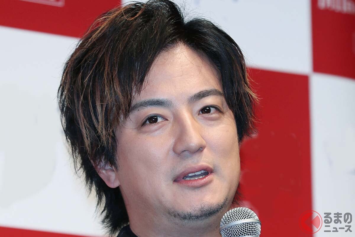 タレント「上地雄輔」が“3000万円”超え「高級車」との“2ショット”を公開し話題に！ 「まるで映画の世界」「カッコイイ」声も！ 超オシャレな「最上級クーペ」どんなクルマなのか