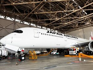 「マジかっこよすぎ」「ガチ乗りたい」JALが受領の”新型旅客機”に期待の声…そのスゴイ機内仕様とは