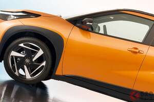 トヨタ新型「ちいさな“SUV”」に注文殺到！ 全長3.7mの「ちょうどいいサイズ感」に“初”のハイブリッド搭載！ 走りもイイ「GRスポーツ」仕様＆“ツートンカラー”も設定した「新型アイゴX」欧州発表！