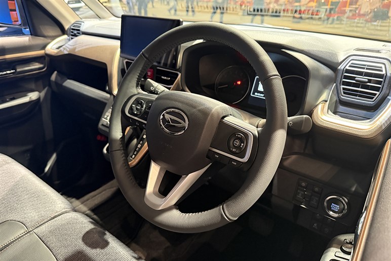 新型「ムーヴ」の売れ筋は150万円以下！ Xグレードの“割り切り”と装備の狙いを開発者に聞いてみた
