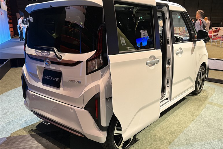 新型「ムーヴ」の売れ筋は150万円以下！ Xグレードの“割り切り”と装備の狙いを開発者に聞いてみた