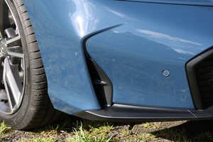 ほとんどのクルマで空いてるバンパー横の「穴」！　デザイン上の飾りかと思いきや重要な役割を担っていた