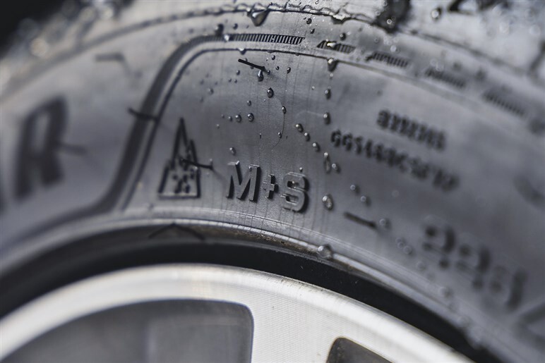 【あなたのタイヤは大丈夫？】スノーフレークマーク付きのオールシーズンタイヤなら冬用タイヤ規制の高速もOKとは言い切れない複雑な理由