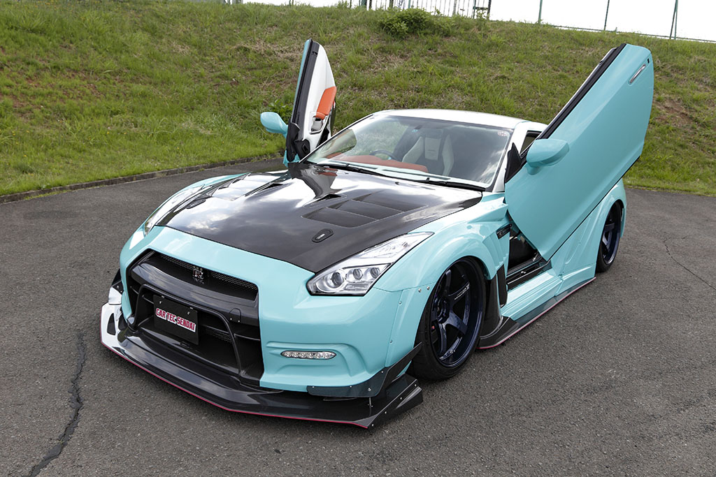 R35gt Rマダム仕様の衝撃 バリスのワイドボディをティファニーブルーで染め上げる Web Option 自動車情報サイト 新車 中古車 Carview