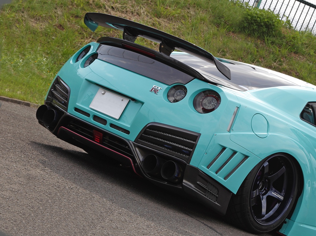R35gt Rマダム仕様の衝撃 バリスのワイドボディをティファニーブルーで染め上げる Web Option 自動車情報サイト 新車 中古車 Carview
