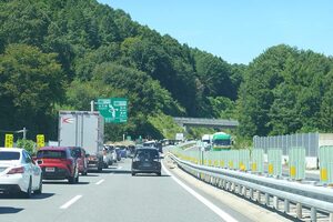 猛烈渋滞の「中央道＆長野道」で新対策!? 「もう数時間長くいて…“松本”に」大作戦！ 出発遅らせれば特典