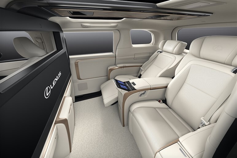 【今さら感】メルセデスの次世代高級ミニバンが「アルファード」や「LM」に勝てないかもしれない理由