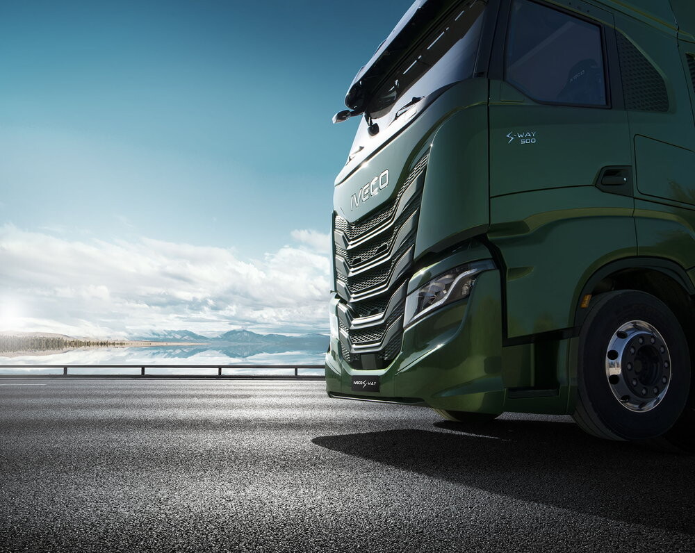 「二酸化炭素の出し過ぎ」でトラックメーカーに罰金!?　欧州のペナルティ付き排出削減目標の達成状況