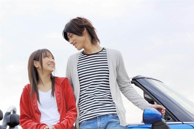 クルマ好き男性にそっと教えてあげたい。同乗女性からの“格付け”をガタ落ちさせる「ヤバい仕草」4選