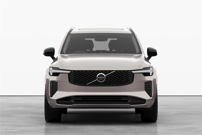 【BEV戦略は撤回】ボルボの頂点「XC90」が末期でも大幅改良の背景。BEVより注目度も高そう