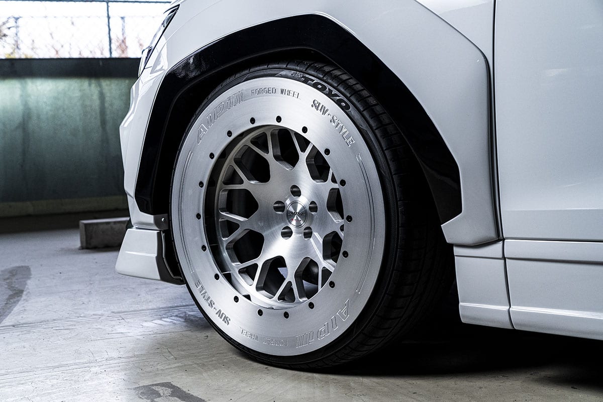 アウディq3 Q8 輸入車カスタム連載 04 高級感と厳つさのバランスがいい 狙い目の欧州suvをオバフェンとホイールで魅せる スタイルワゴン ドレスアップナビ 自動車情報サイト 新車 中古車 Carview