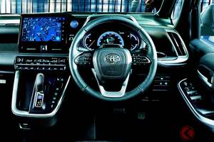 約382万円！ トヨタ「“新”ヴォクシー」登場で“注文殺到”状態に！ 全長4.7m“ちょうどイイサイズ”×「精悍2段ライト」採用の「3列ミニバンの“大定番”」初の改良！ すでに長納期に？