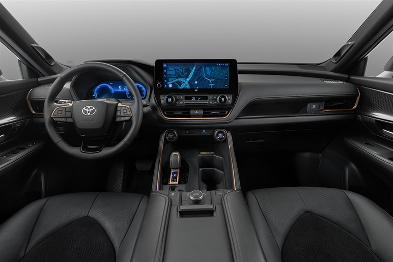 予告画像に白手袋の運転手キター！ センチュリーSUVは9月6日昼発表