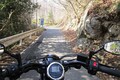 行く手を阻む鉄骨ゲート!?　神奈川にある“険道”をバイクで走ってみた