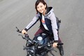 その佇まいは「さりげドゥカティ」?? 初めての輸入車、大型バイクにも最適な「スクランブラー・ナイトシフト」にアクティブバイク女子の指出瑞貴が挑戦!! イケメン度は星3つ!!