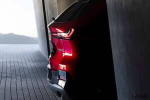 マツダ新型「CX-5」まもなく世界初公開！ “逆スラントマスクと新世代リアデザイン”がカッコいい!!「独自開発ハイブリッド」採用も決定的