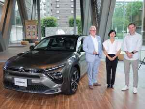 シトロエンのフラッグシップモデル「C5 X」が日本デビュー。妖艶ボディにPHEVもラインナップする新世代SUVだ