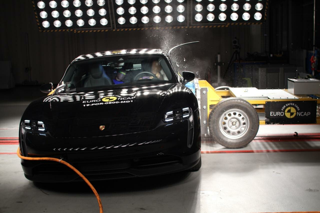 ポルシェの新型EVスポーツカー「タイカン」がEuro NCAPの衝突安全性試験で最高評価の5つ星を獲得！