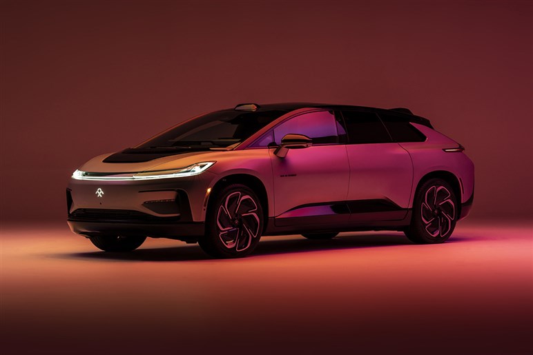 【自信満々】RAV4やモデルYに真っ向勝負宣言。米新興メーカーの新型「FX4」のティザーイメージ公開