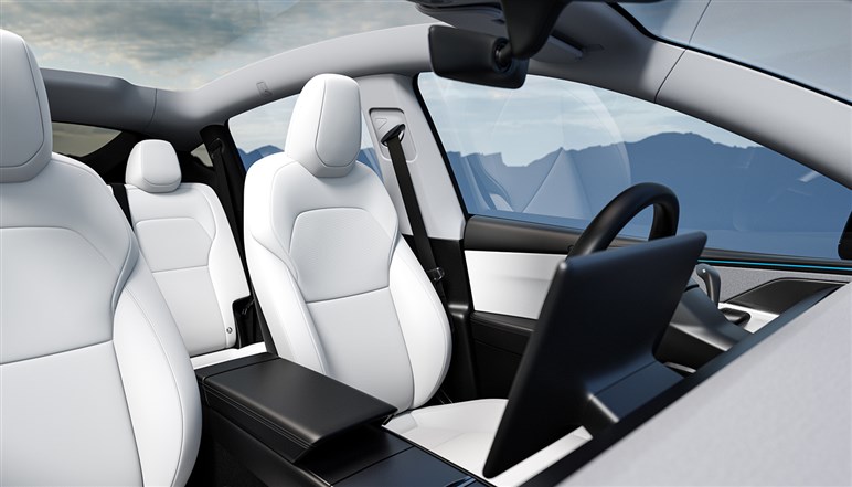 【自信満々】RAV4やモデルYに真っ向勝負宣言。米新興メーカーの新型「FX4」のティザーイメージ公開