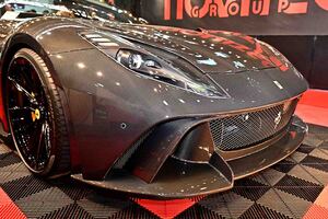 世界に1台だけのフェラーリ「812GTS」はフルカーボン仕様！ ノビテックが手がけた「TÜV」認証のチューンド跳ね馬とは？