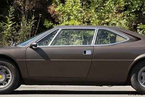 51年前のクルマなのに走行6800キロ 極上フェラーリがオークションで落札　誘拐事件をきっかけに ガレージに半世紀“封印”され続けた4人乗り「ディーノ」とは