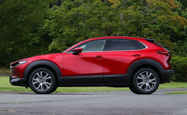 新型ヴェゼルのライバル探し 上質感がぐっと増した新型ヴェゼルは Cx 30と比較するユーザーが増える カー アンド ドライバー 自動車情報サイト 新車 中古車 Carview