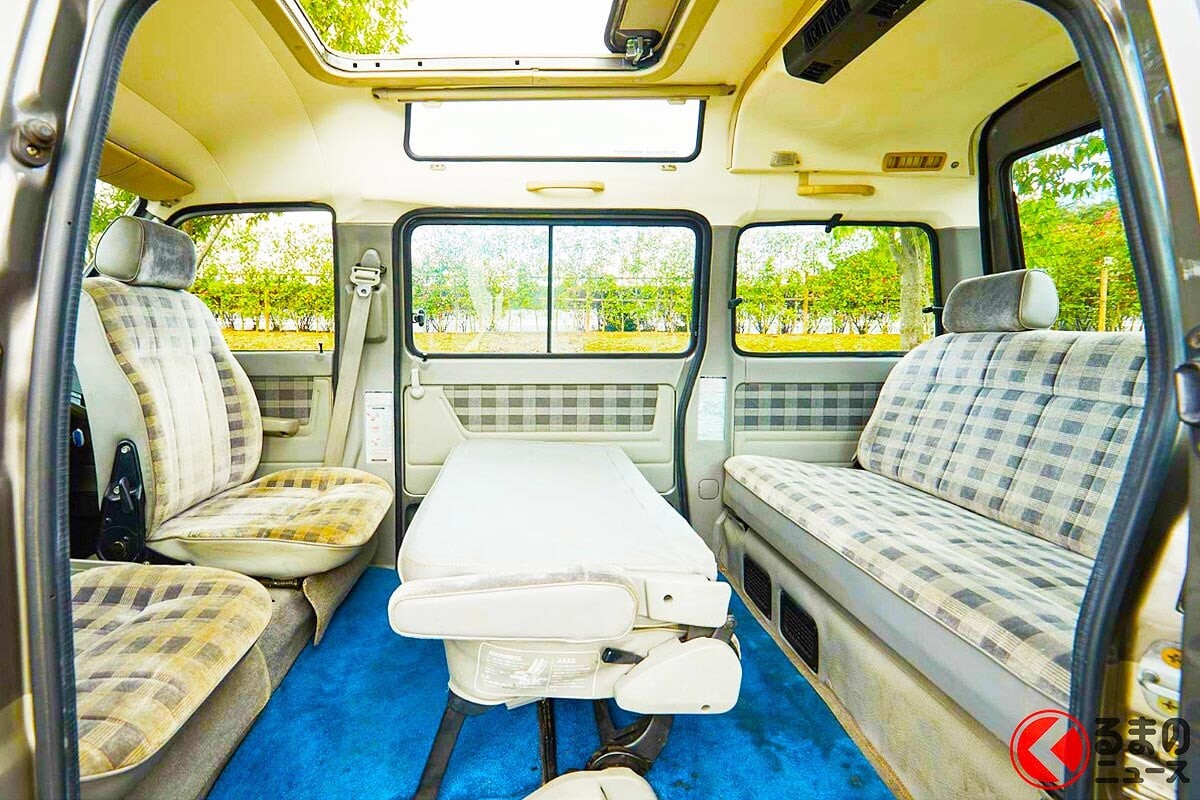 スバルの「超“極小”ミニバン」に注目！ 全長3.5m級ボディで「3列・7人乗り」!? 時代先取りな“車中泊仕様”まであった「ドミンゴ」とは