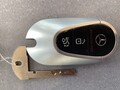 メルセデス・ベンツ独自の安全なドアロックとグリップ形状のドアハンドル