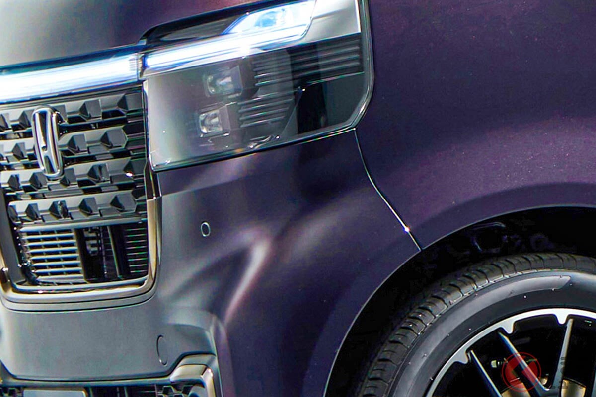 ホンダ新「“高級感”軽ワゴン」発表！ デビュー2年目「大人気モデル」の進化とは？ 約173万円の新たな「N-BOX」が販売店でも話題に