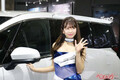 圧巻の美人コンパニオンがずらり!!　「VELENO & Garage力」「SHIBATIRE」ブースが大盛り上がり【東京オートサロン2024】