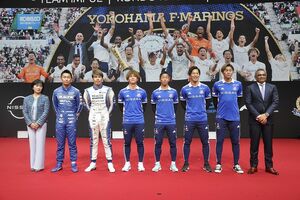 TEAM IMPUL、KONDO RACING、横浜F・マリノス——日産系3チームの王座祝したトークショー開催。JリーグMVPの岩田智輝にセレナ贈呈のサプライズ