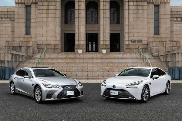 トヨタ「高速は手放し可」の高度運転支援機能発表 新型LS・MIRAIに搭載 その実力