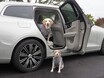 愛犬とのドライブ旅行に最適なボルボのツーリングワゴン「V60 T8 PHV AWD」
