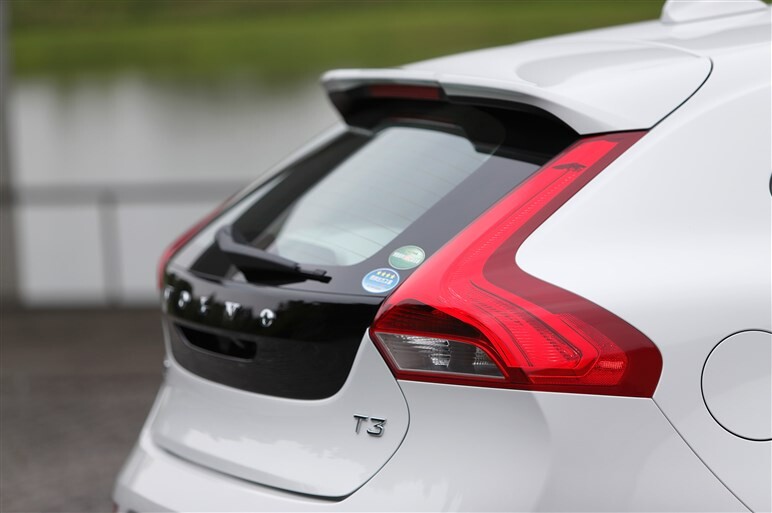 ボルボV40に追加された最新エントリー、「T3」の走りはどうだ？