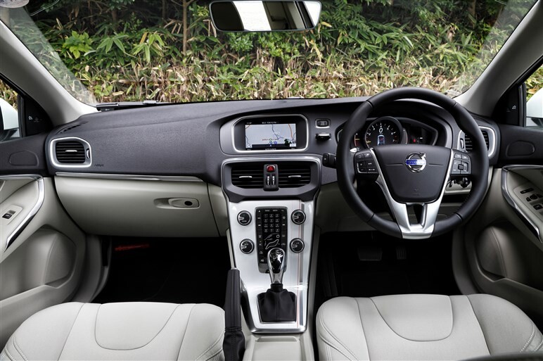 ボルボV40に追加された最新エントリー、「T3」の走りはどうだ？