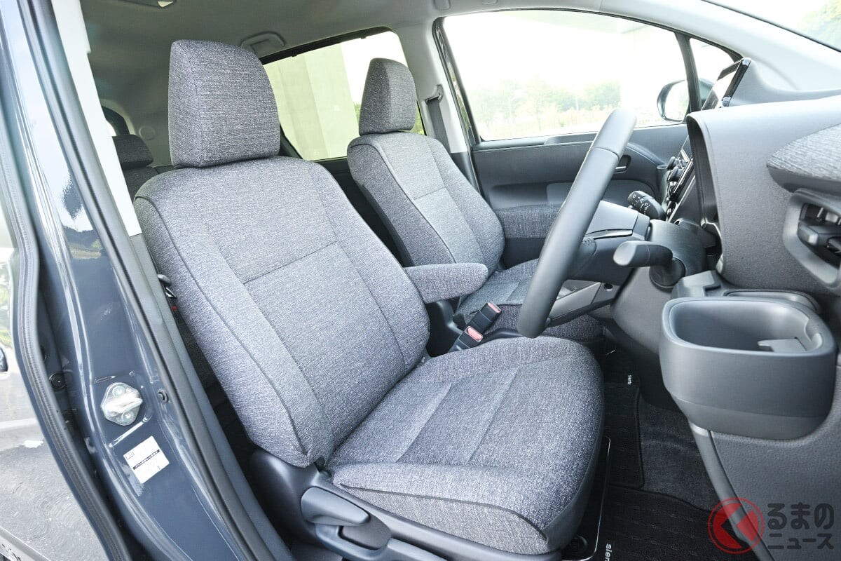 トヨタ「“7人乗り”シエンタ」何がイイ？ 差額4万円の「5人乗り」との違いはどこに？ 3列シートの有無だけじゃない意外なポイントとは？