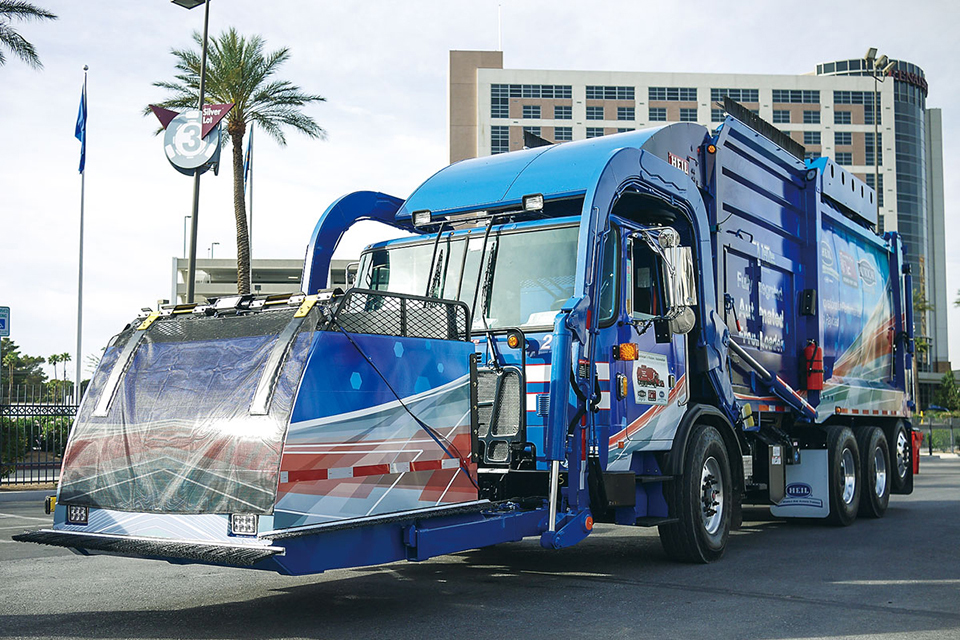 日本と大違い 無骨だけどカッコいいアメリカのゴミ収集車大集合 ベストカーweb 自動車情報サイト 新車 中古車 Carview