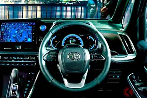 トヨタ「新ヴォクシー」に注文殺到！ 全長4.7mの“ちょうどいいミニバン”に「アルファード」と同じ上質カラー採用！ 人気すぎて“1年以上待ち”の「最新モデル」何が変わった？