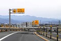 下り坂で「ブウゥゥン！」めちゃくちゃ強いエンジンブレーキ 問題は？ ミッションや車軸への影響あるのか