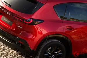 マツダ「新型CX-5」世界初公開に大反響！ 「新しい顔がカッコイイ」「内装の高級感ある」「“MAZDA”ロゴがお洒落」「ディーゼルも欲しい」の声も！ “25年末から発売”の「クロスオーバーSUV」欧州に登場！