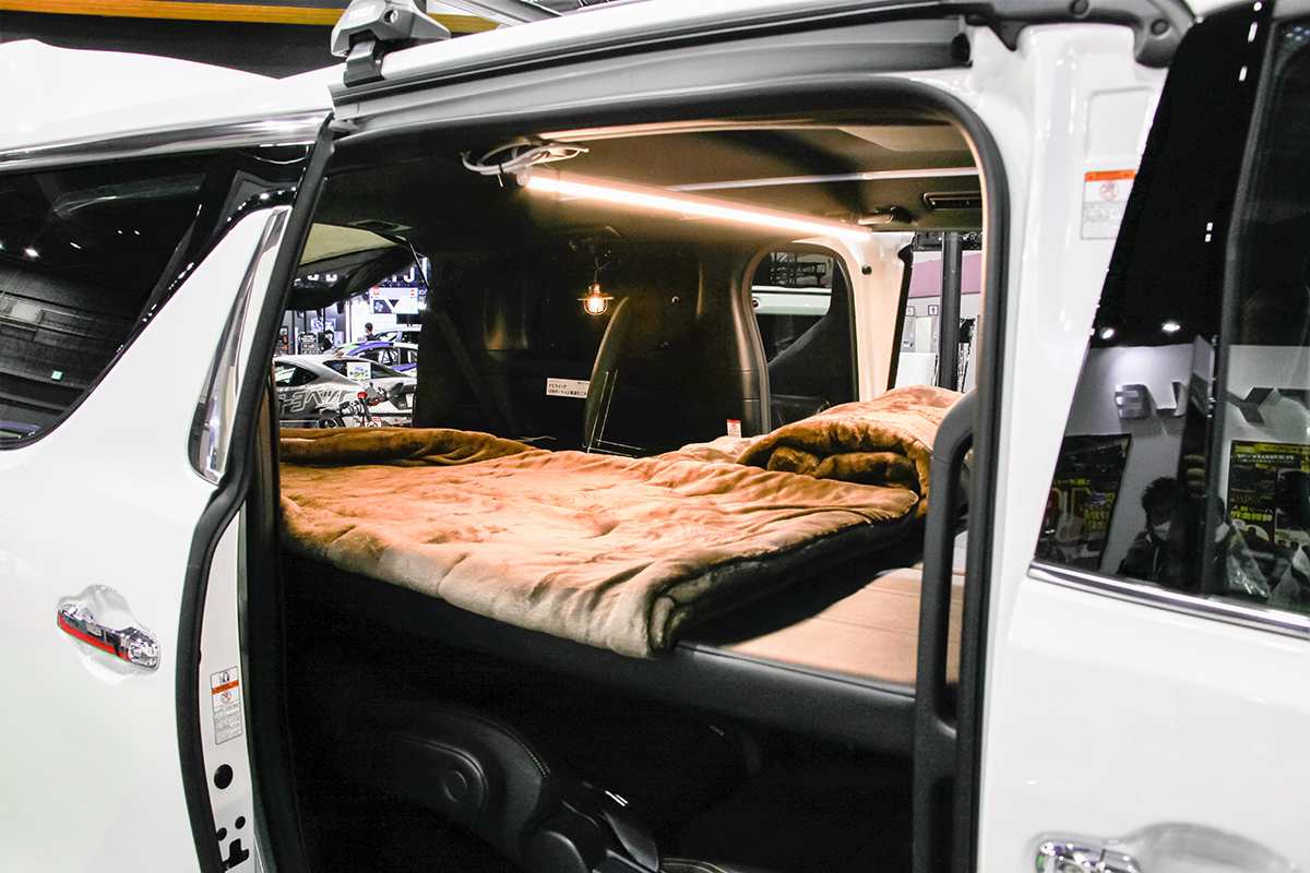 テントメーカーと共同製作 車中泊仕様 アルファードalphard For Outdoor の中身 大阪オートメッセ22 Auto Messe Web 自動車情報サイト 新車 中古車 Carview